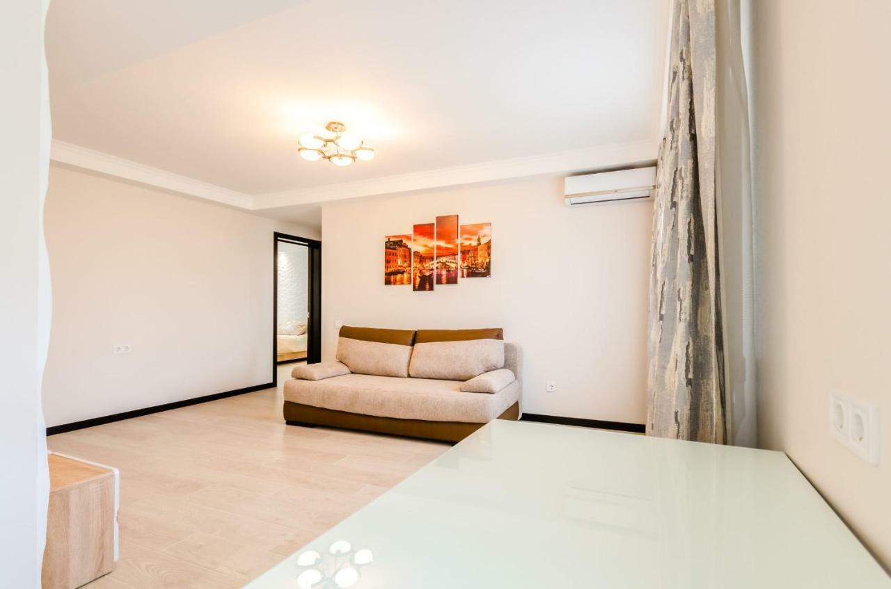 Artal Apartment On Obolonsky Avenue 16A Kyjev Exteriér fotografie